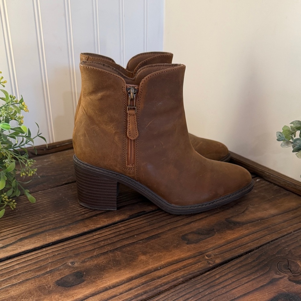 New Clark’s Scene Zip Brown Leather Ankle Boots